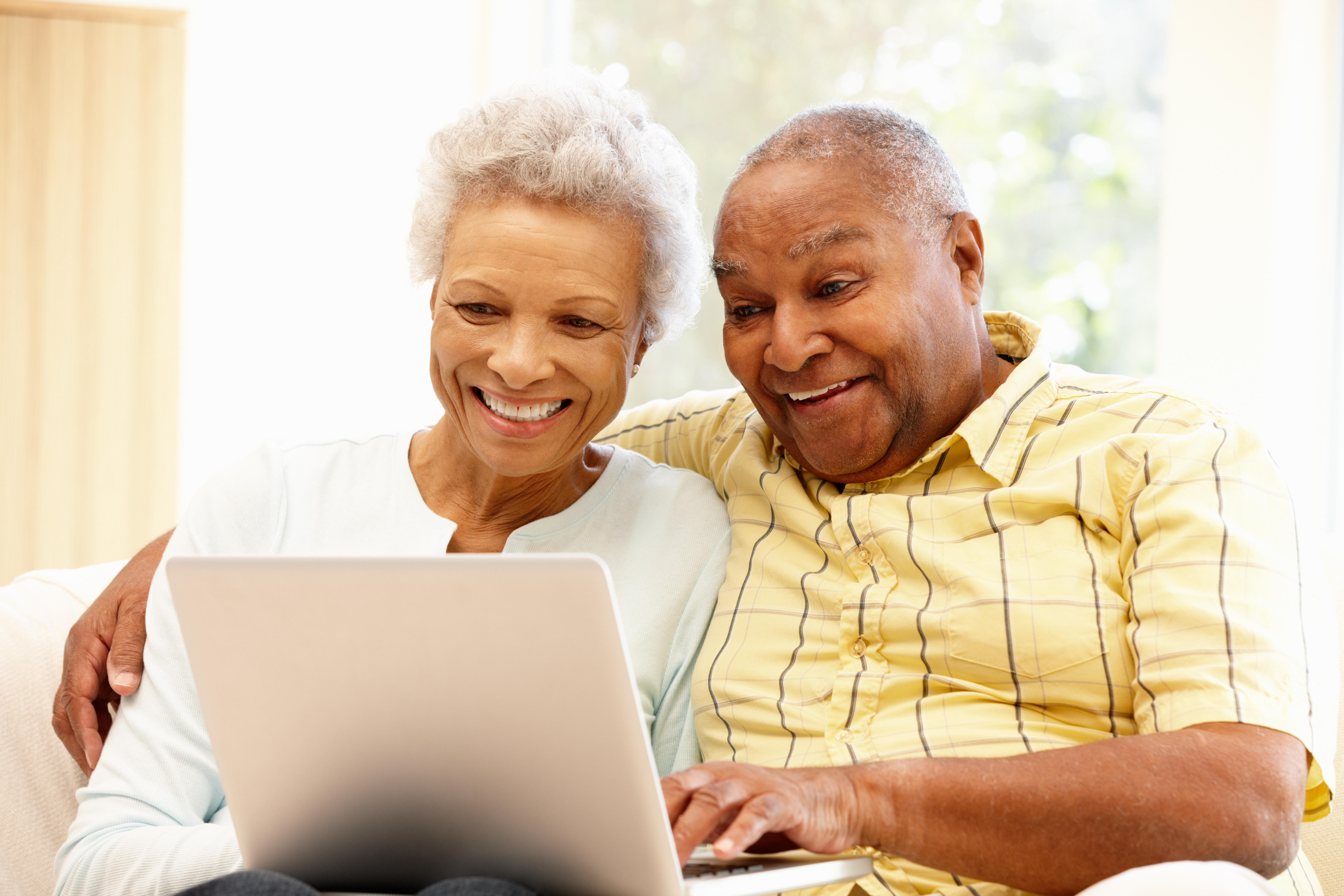 couple-using-laptop-to-enroll-in-medicare-supplement-plan-a