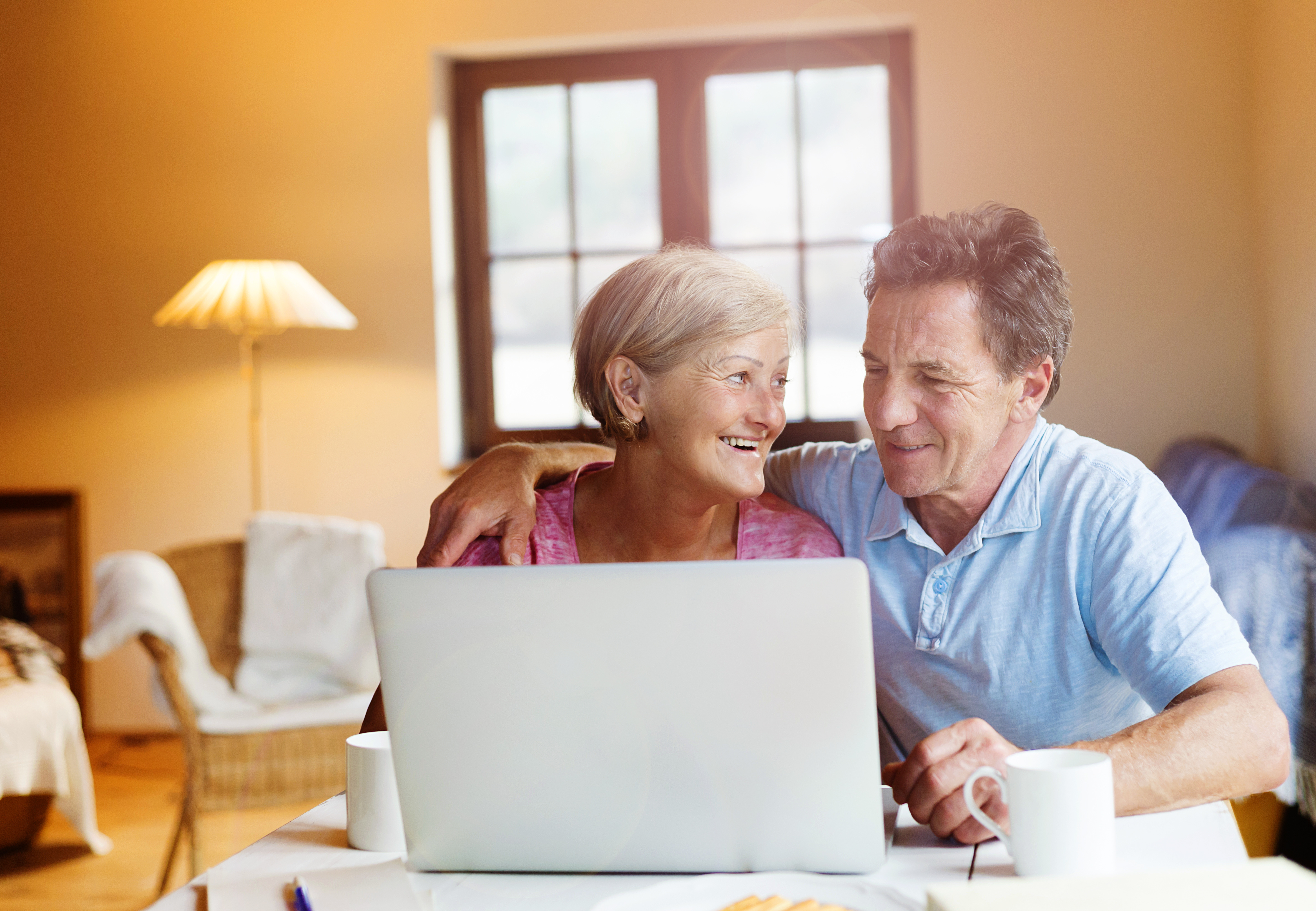 couple-using-laptop-to-enroll-in-medicare-supplement-plan-n